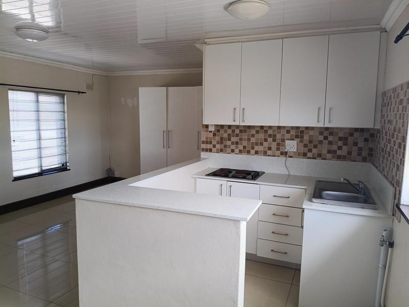 1 Bedroom Property for Sale in Goodwood Central Western Cape